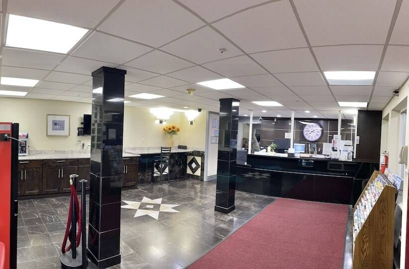 Отель Americas Inn And Suite
