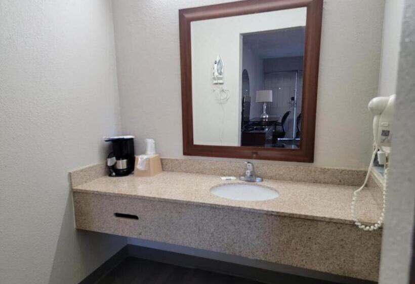 هتل Days Inn By Wyndham Dothan