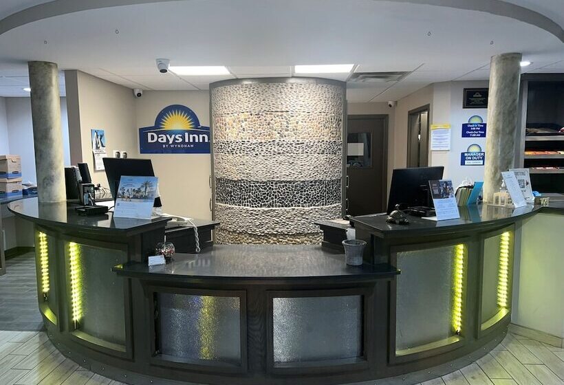 هتل Days Inn By Wyndham Fayetteville