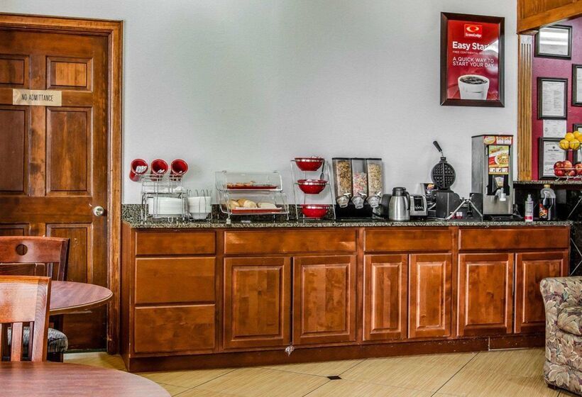 هتل Econo Lodge Inn & Suites Enterprise