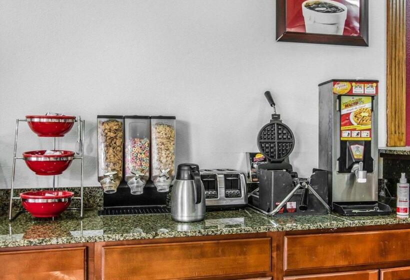 هتل Econo Lodge Inn & Suites Enterprise