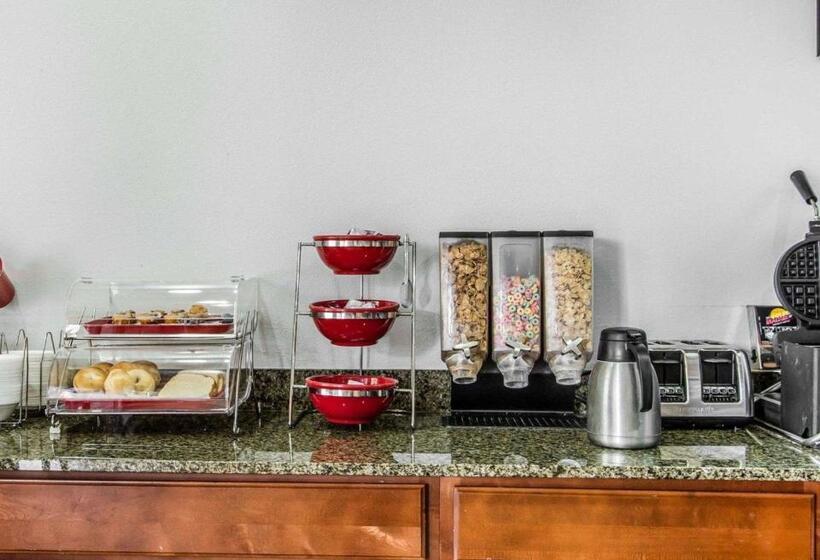 هتل Econo Lodge Inn & Suites Enterprise