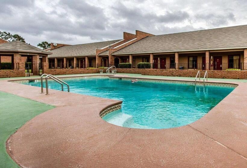 هتل Econo Lodge Inn & Suites Enterprise