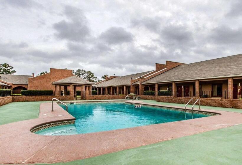 هتل Econo Lodge Inn & Suites Enterprise