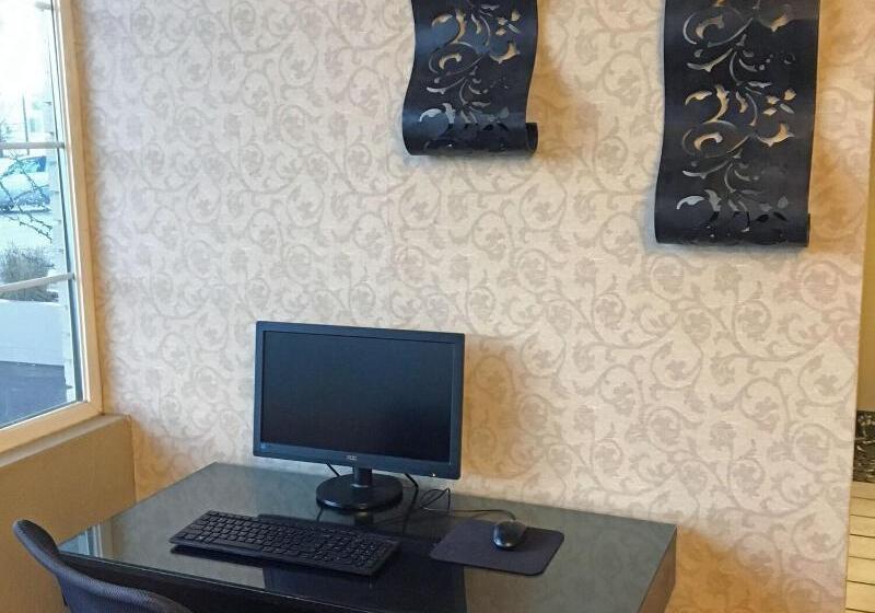 בית מלון כפרי Fairbridge Extended Stay, A Kitchenette