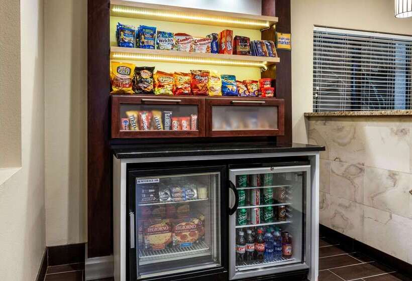 هتل La Quinta Inn By Wyndham Sandusky Near Cedar Point