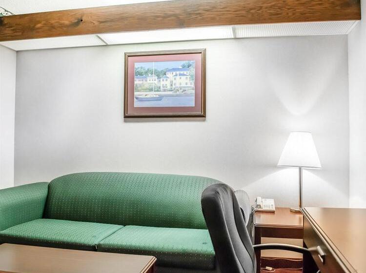 בית מלון כפרי Quality Inn & Suites Brooks Louisville South