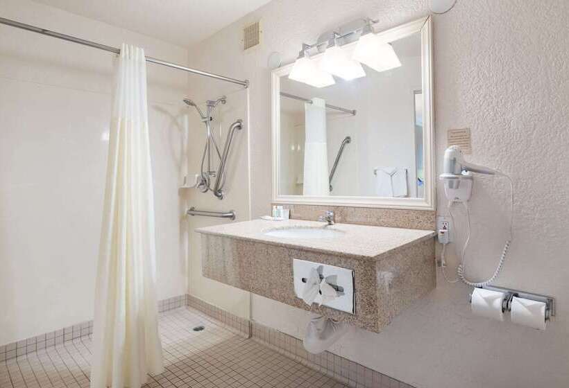 هتل Quality Inn & Suites Lake Havasu City