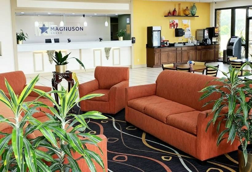 Hotel Magnuson Grand Sebring North