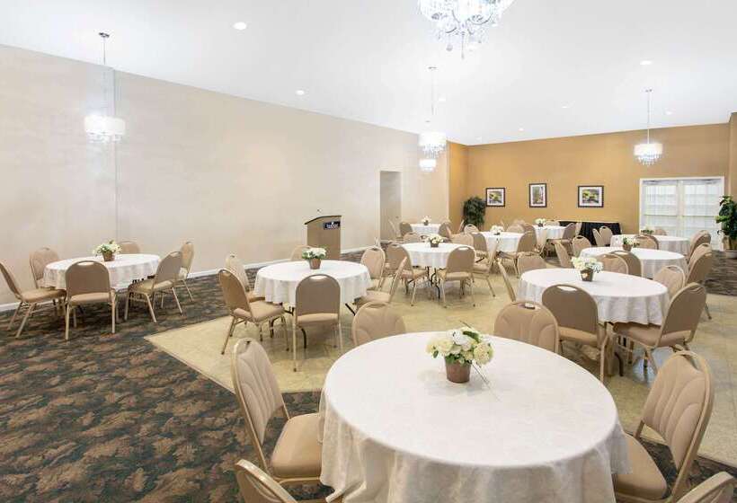 Hotel Ramada  & Conference Center By Wyndham Lewiston
