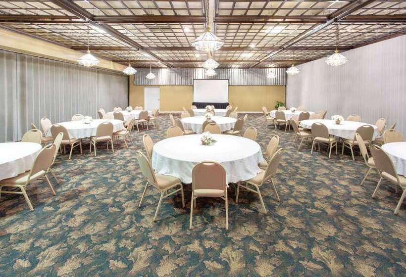 Ramada Hotel & Conference Center By Wyndham Lewiston
