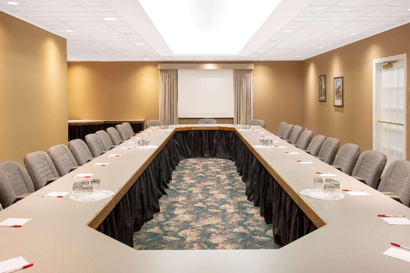 Ramada Hotel & Conference Center By Wyndham Lewiston