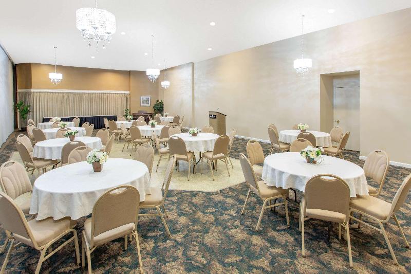 Ramada Hotel & Conference Center By Wyndham Lewiston