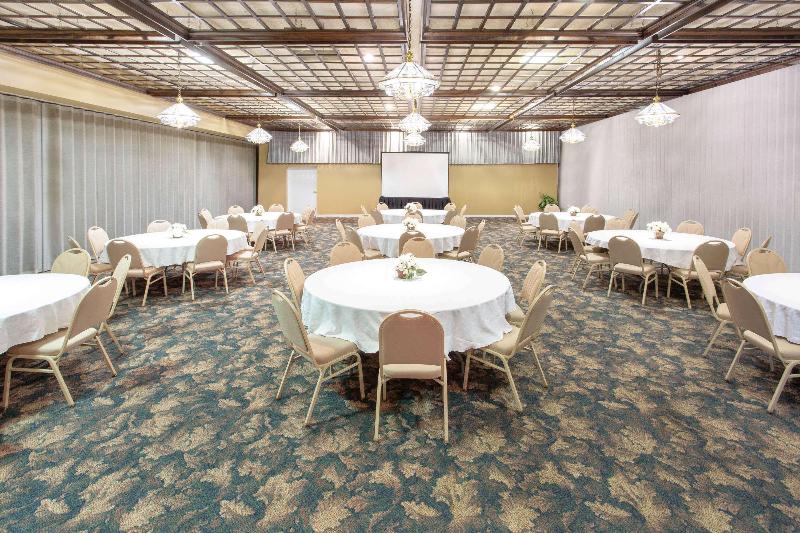 Ramada Hotel & Conference Center By Wyndham Lewiston