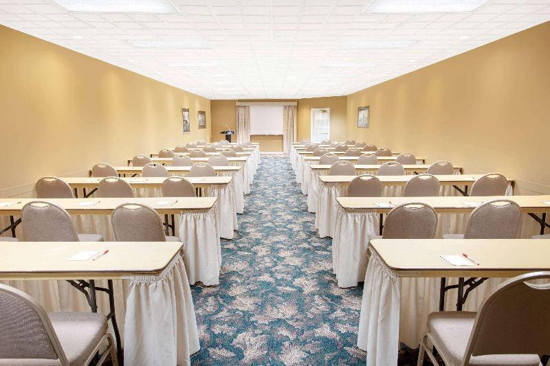 Ramada Hotel & Conference Center By Wyndham Lewiston
