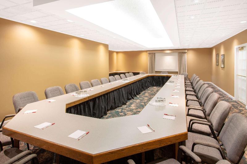 Ramada Hotel & Conference Center By Wyndham Lewiston