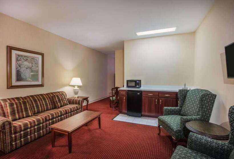ホテル Ramada By Wyndham Ligonier