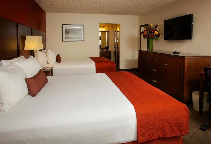 فندق Ramada By Wyndham San Diego North  & Conference Center