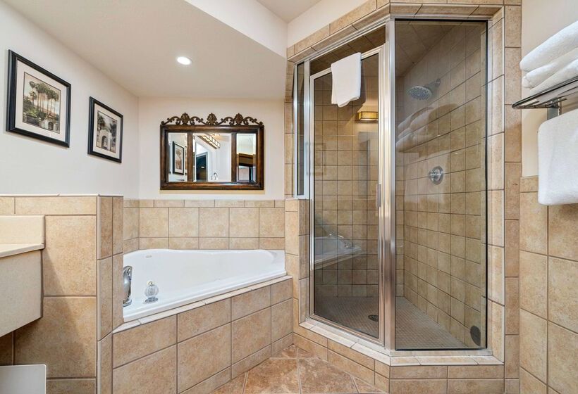 هتل Ramada By Wyndham Sioux Falls Airport   Waterpark Resort & Event Center