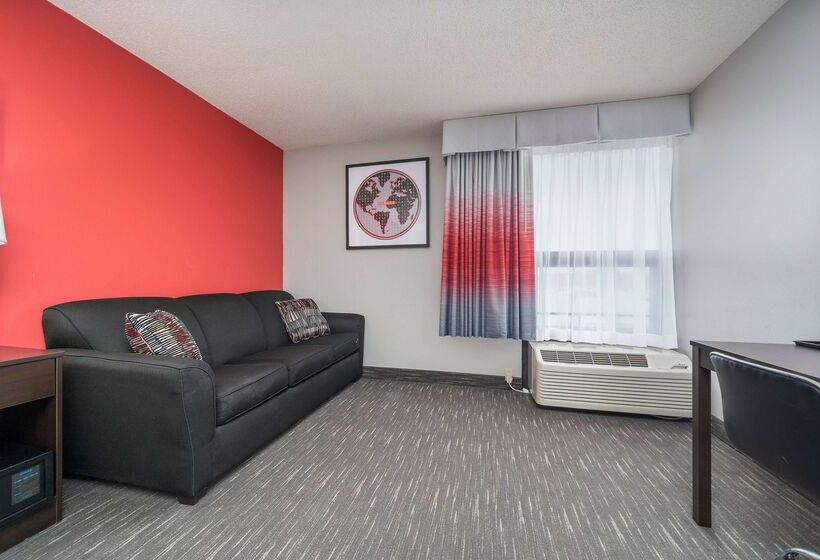 هتل Ramada By Wyndham Sioux Falls Airport  & Suites