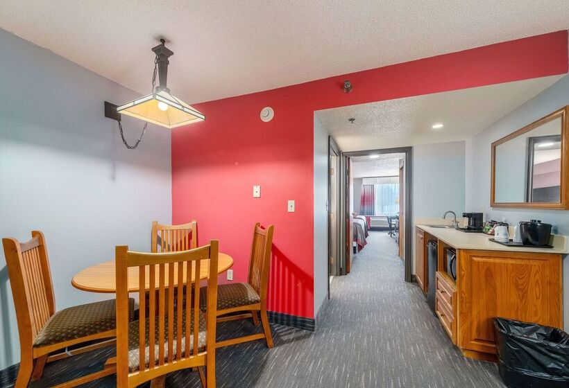 Hotel Ramada By Wyndham Sioux Falls Airport  & Suites