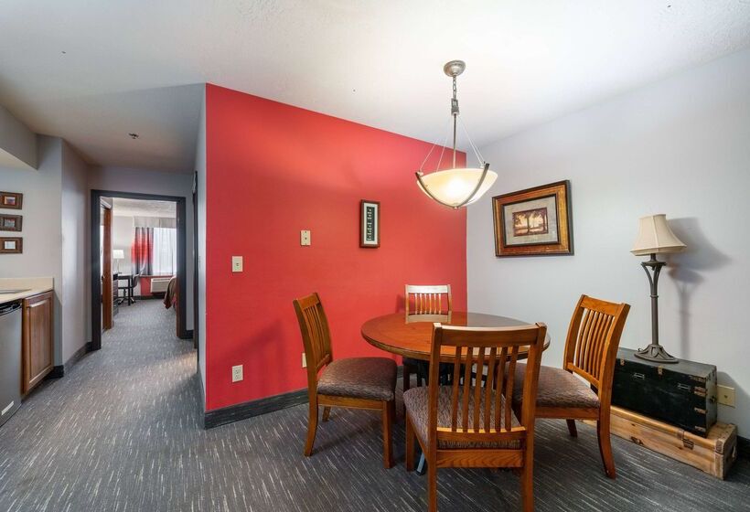 هتل Ramada By Wyndham Sioux Falls Airport  & Suites