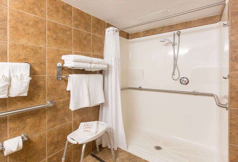 هتل Ramada By Wyndham Sioux Falls Airport   Waterpark Resort & Event Center