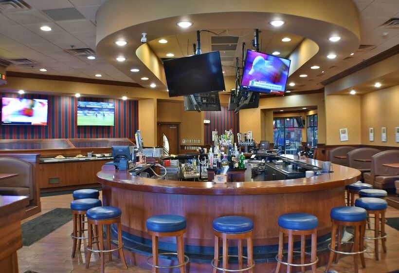 هتل Ramada By Wyndham Sioux Falls Airport   Waterpark Resort & Event Center