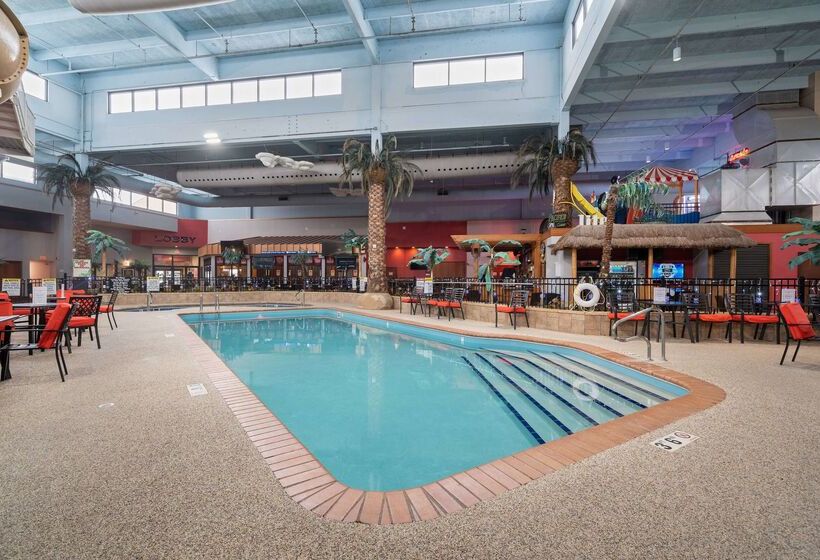 هتل Ramada By Wyndham Sioux Falls Airport   Waterpark Resort & Event Center