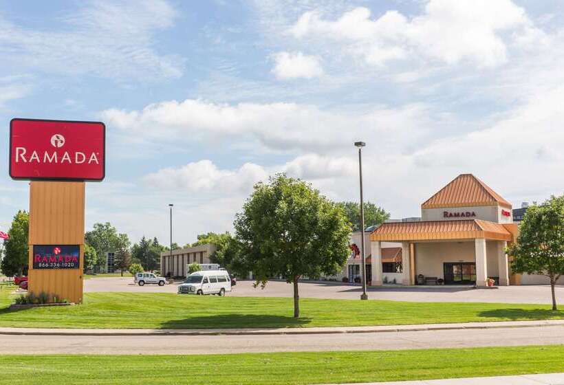 هتل Ramada By Wyndham Sioux Falls Airport   Waterpark Resort & Event Center