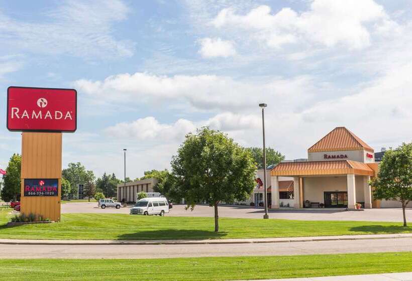 Hotel Ramada By Wyndham Sioux Falls Airport  & Suites