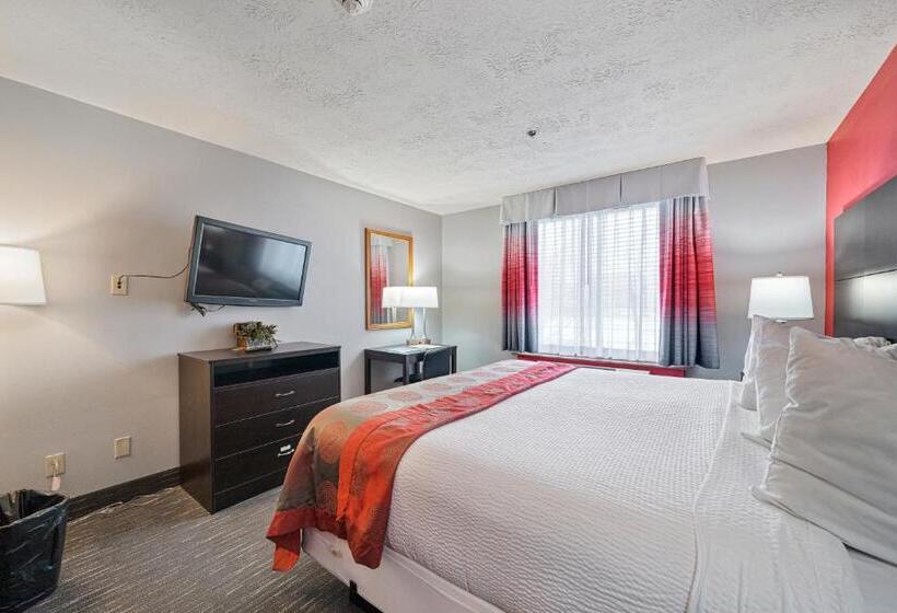 هتل Ramada By Wyndham Sioux Falls Airport  & Suites