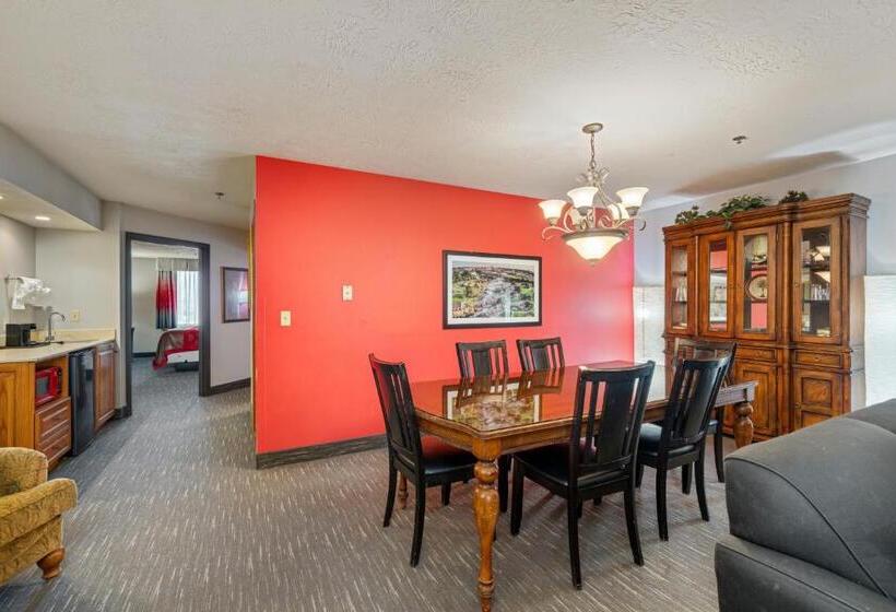 هتل Ramada By Wyndham Sioux Falls Airport  & Suites