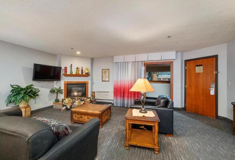 هتل Ramada By Wyndham Sioux Falls Airport  & Suites