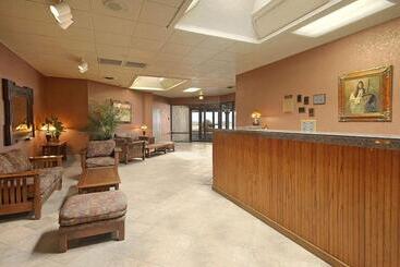 هتل Greenwood Inn Sterling
