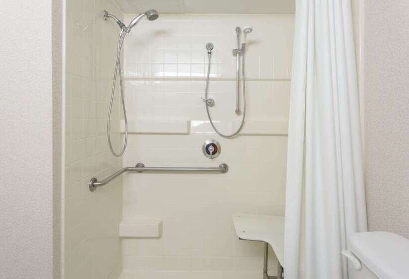 فندق Ramada By Wyndham Triangle/quantico