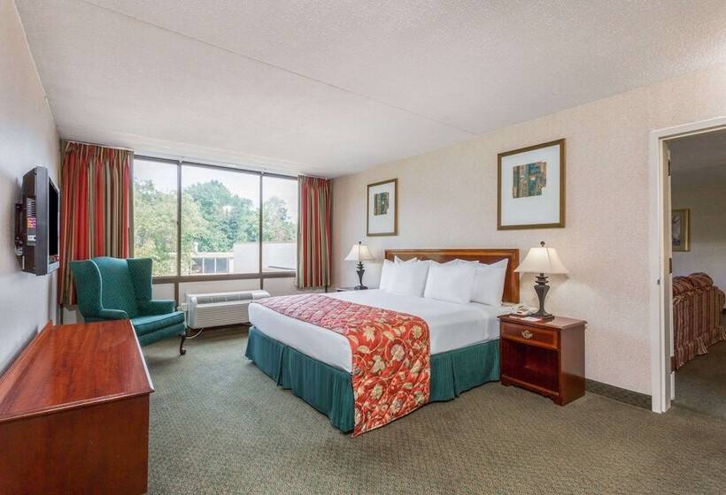 فندق Ramada By Wyndham Triangle/quantico