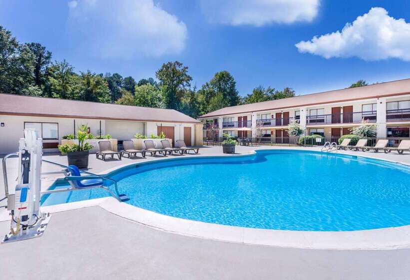 هتل Ramada By Wyndham Tuscaloosa