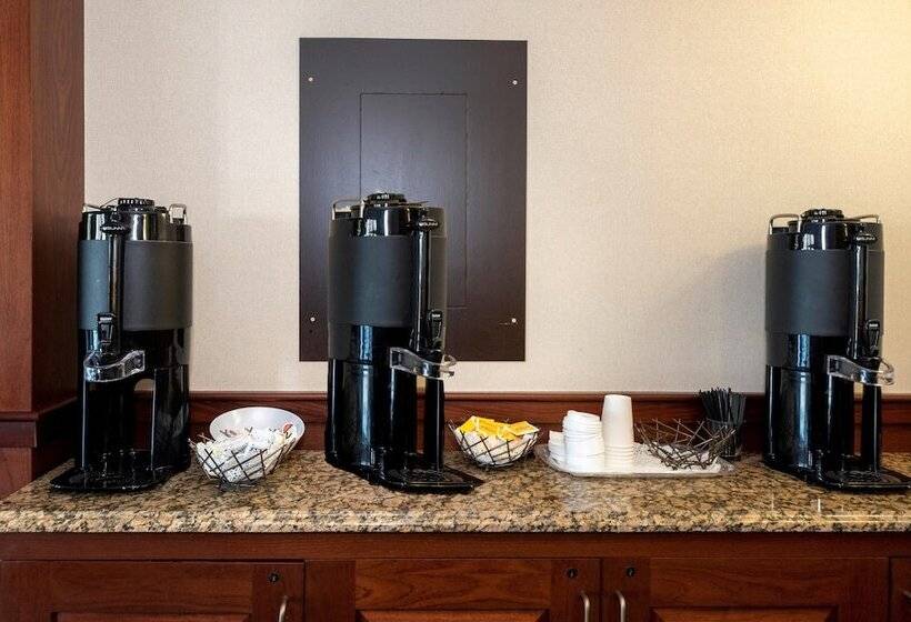 فندق Red Roof Inn & Suites Wilmington – New Castle