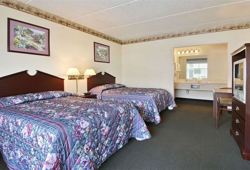 Hotel Red Rose Inn & Suites