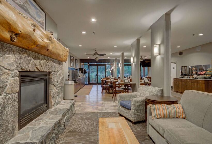 فندق The Pine Lodge On Whitefish River