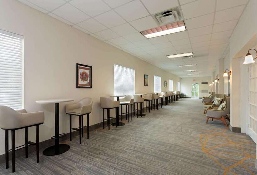 בית מלון כפרי Wyndham Garden Tallahassee Capitol Near Fsu