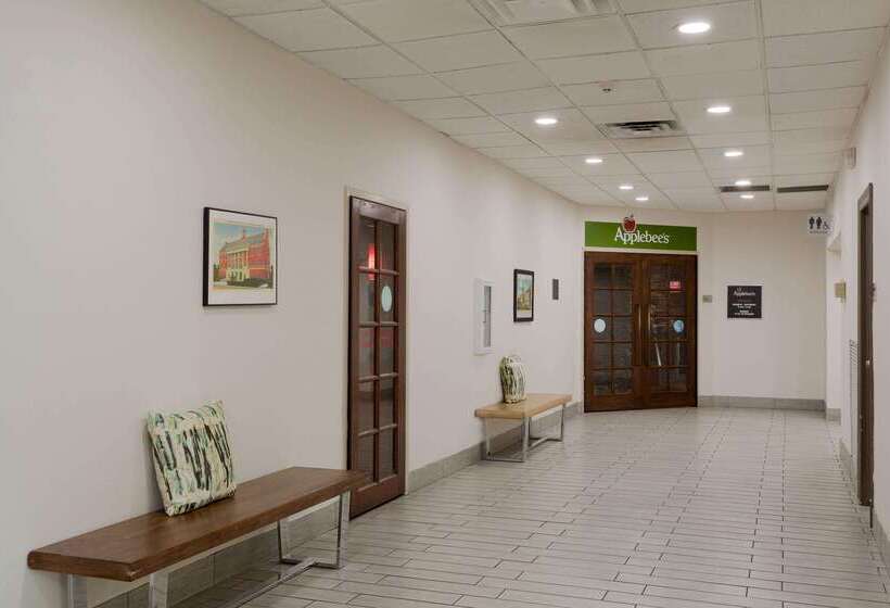 בית מלון כפרי Wyndham Garden Tallahassee Capitol Near Fsu