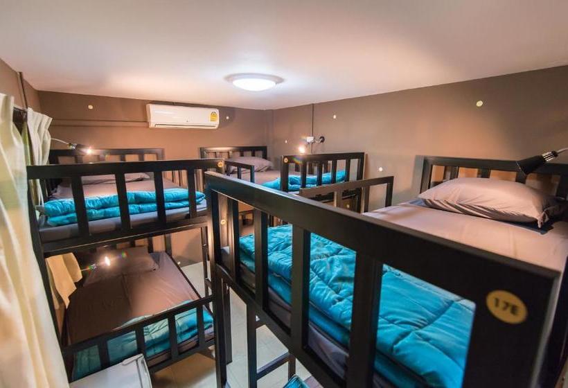 هتل Full Stop. Hostel