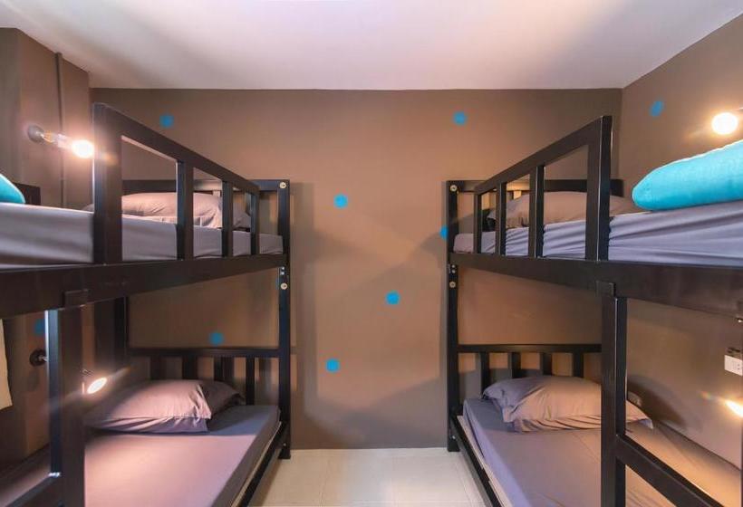 هتل Full Stop. Hostel