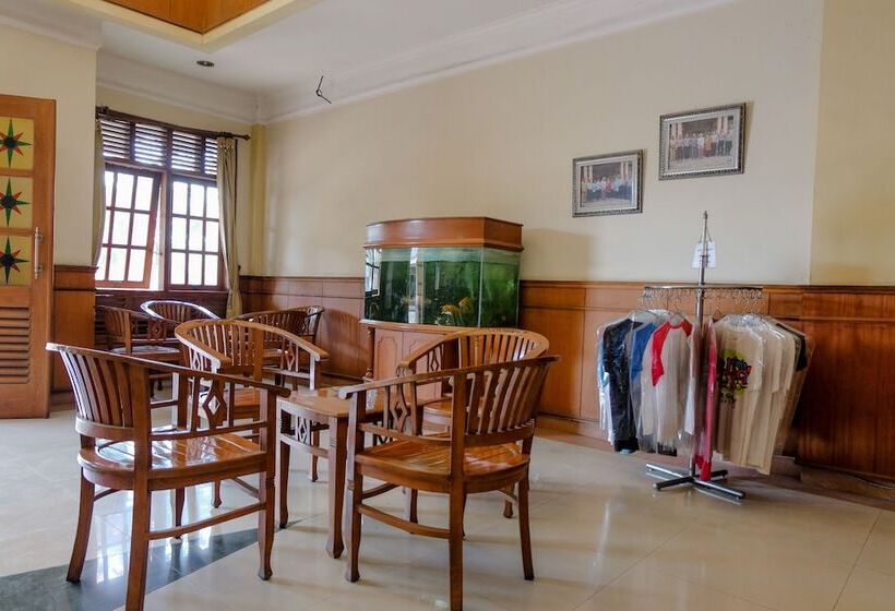 فندق Sarangan Permai By Oyo Rooms