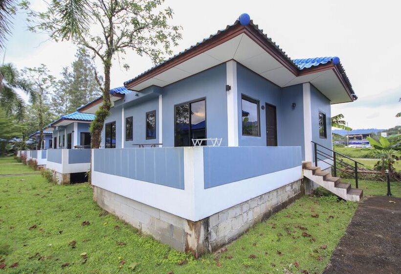 هتل Capital O75345 Praewa Villas Naiyang Phuket