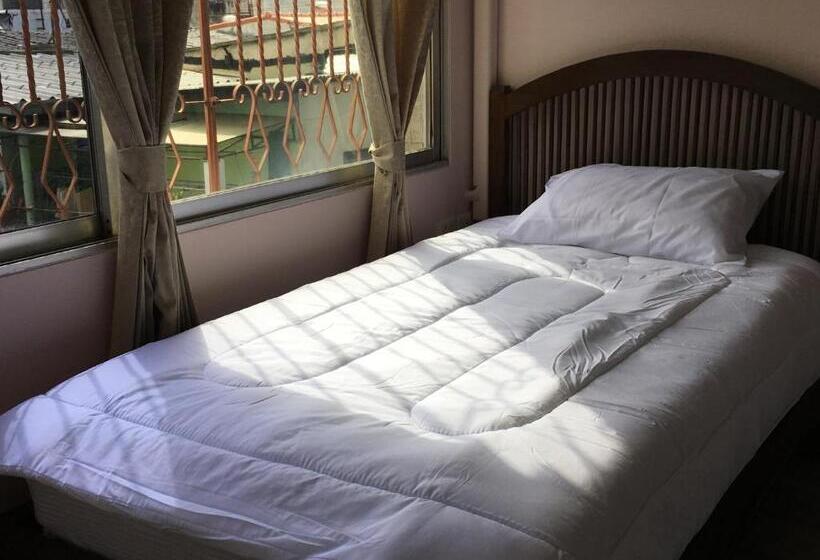 هتل The Grand Palace Hostel