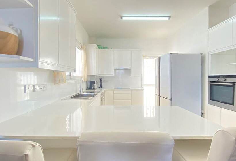 Phaedrus Living: Seaside Luxury Villa Anafi