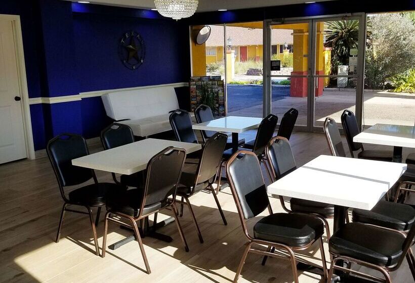 בית מלון כפרי Americas Best Value Inn Brenham